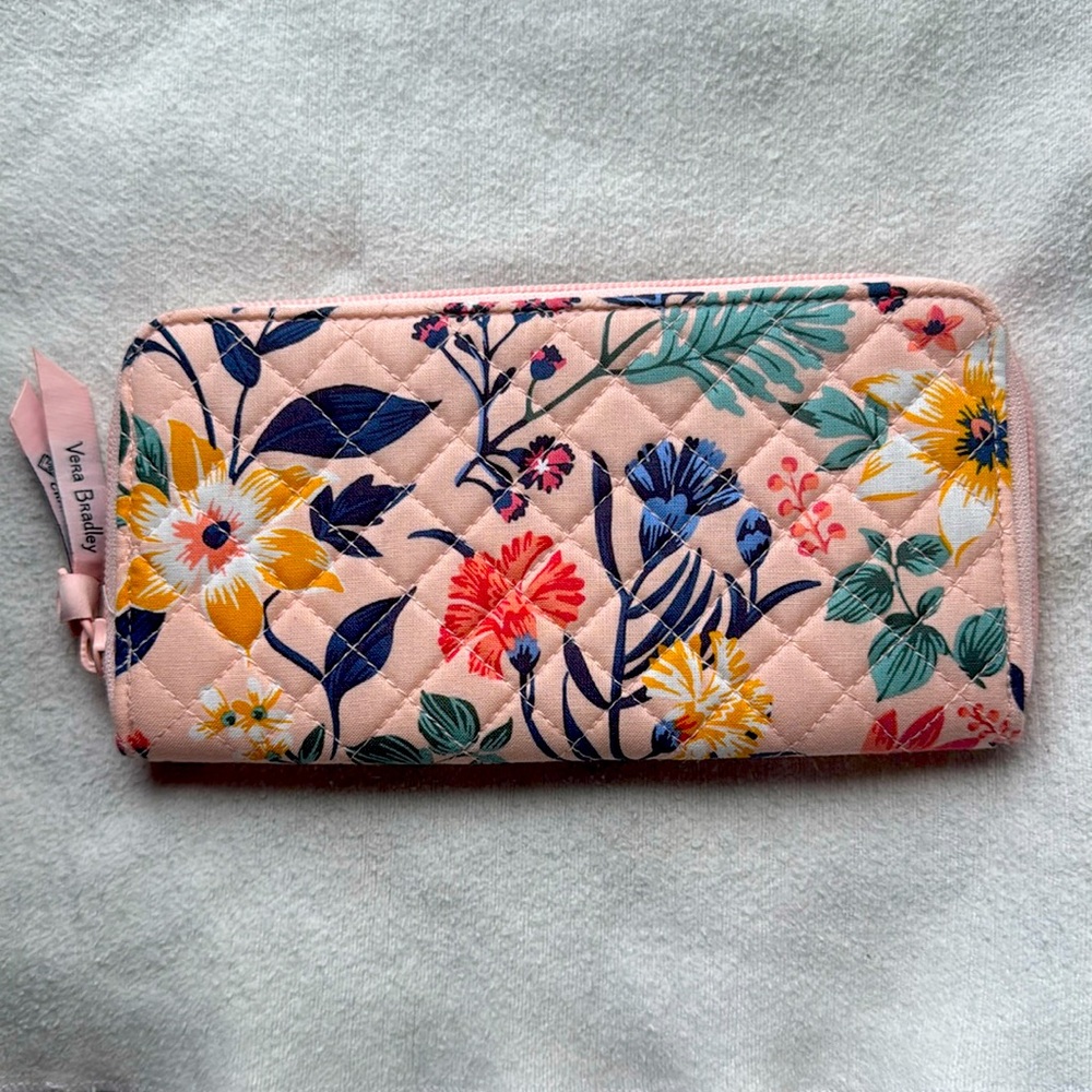 Vera Bradley RFID Jordin Continental Floral Quilted Paradise Coral Wallet NWOT